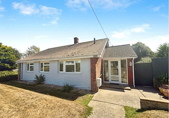 2 bedroom bungalow to rent - Howgate Road, PO35