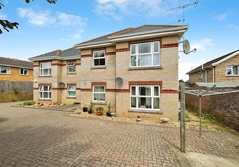 2 bedroom apartment to rent - James Court, Leed Street, Sandown, PO36