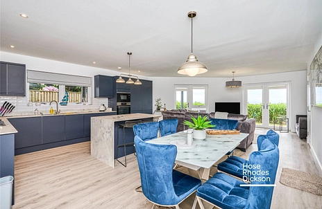 3 bedroom house to rent - The Bay House, 8 Chine Avenue, PO37