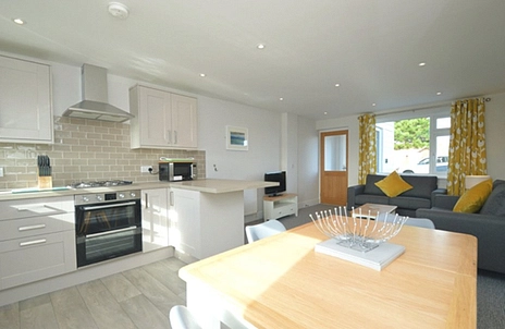 2 bedroom bungalow to rent - Fort Spinney Holiday Bungalows, Yaverland Road, Sandown, PO36