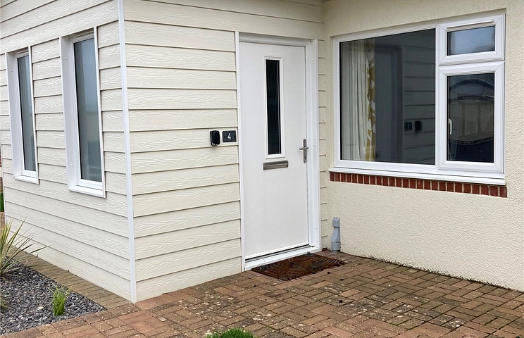 2 bedroom bungalow to rent - Fort Spinney Holiday Bungalows, Yaverland Road, Sandown, PO36