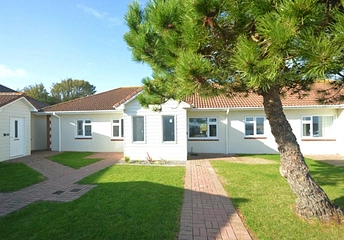 2 bedroom bungalow to rent - Fort Spinney Holiday, Yaverland Road, Sandown, PO36