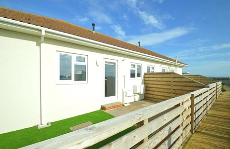2 bedroom bungalow to rent - Fort Spinney Holiday, Yaverland Road, Sandown, PO36