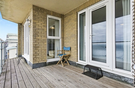 3 bedroom apartment to rent - Sandbanks, Esplanade, Sandown, PO36