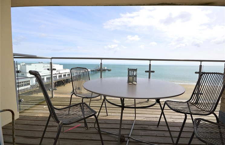 3 bedroom apartment to rent - Sandbanks, Esplanade, Sandown, PO36