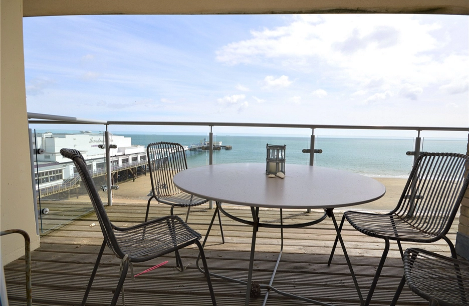 3 bedroom apartment to rent - Sandbanks, Esplanade, Sandown, PO36