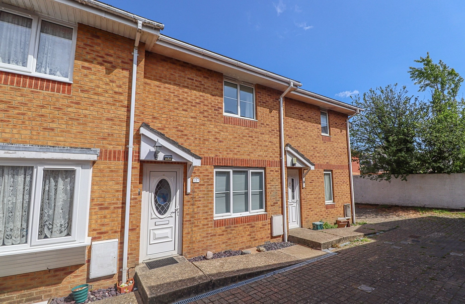 2 bedroom house for sale - George Street, Sandown, Isle of Wight, PO36