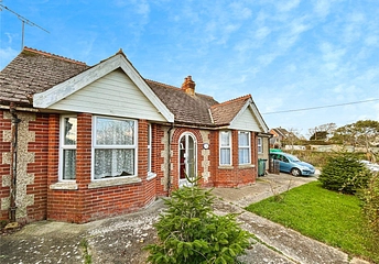 3 bedroom bungalow for sale - Newport Road, Whitwell, Ventnor, Isle of Wight, PO38