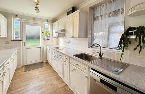 3 bedroom bungalow for sale - Newport Road, Whitwell, Ventnor, Isle of Wight, PO38