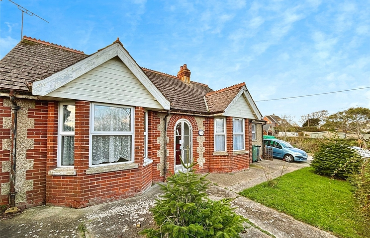 3 bedroom bungalow for sale - Newport Road, Whitwell, Ventnor, Isle of Wight, PO38