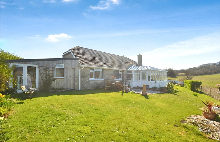 3 bedroom bungalow for sale - Newport Road, Whitwell, Ventnor, Isle of Wight, PO38