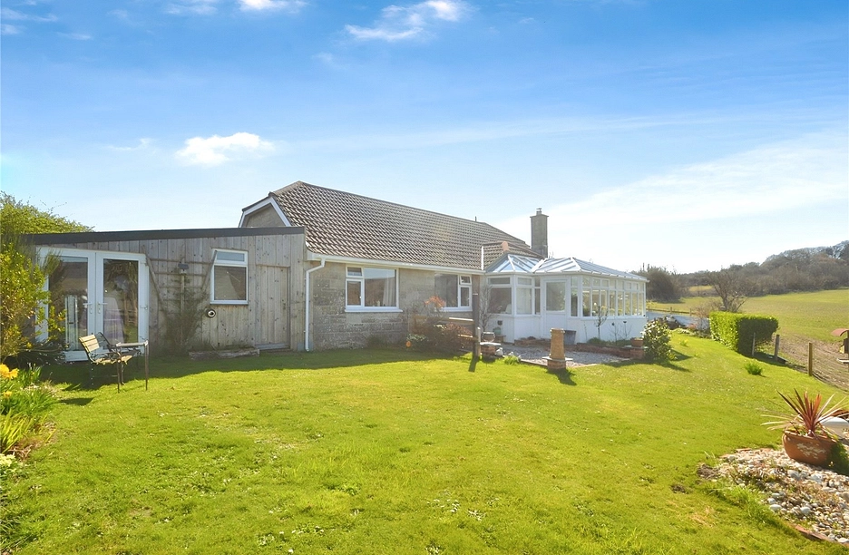 3 bedroom bungalow for sale - Newport Road, Whitwell, Ventnor, Isle of Wight, PO38