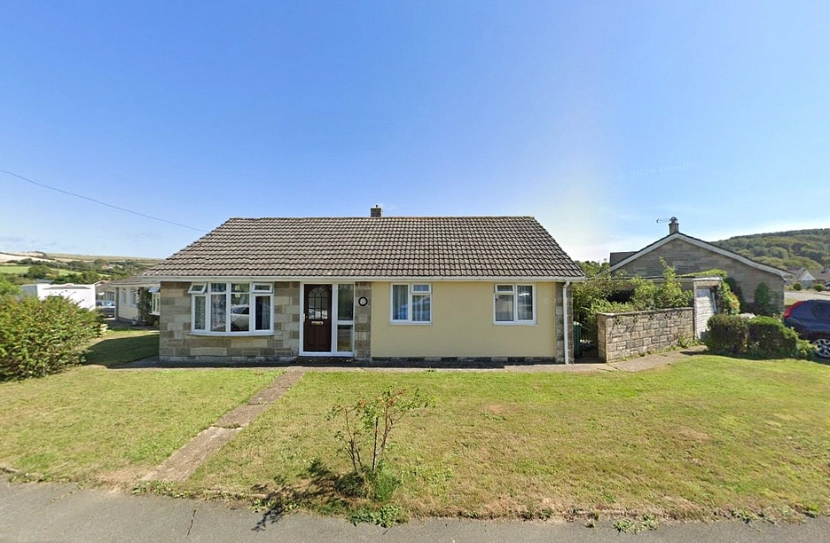 3 bedroom bungalow for sale - Bannock Road, Whitwell, Ventnor, Isle of Wight, PO38