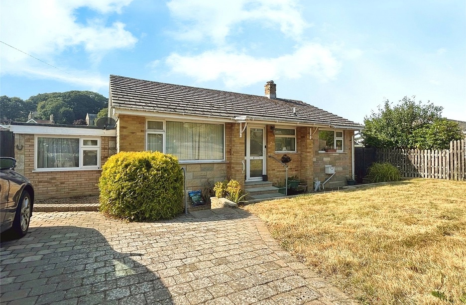 2 bedroom bungalow for sale - Greenlydd Close, Niton, Ventnor, Isle of Wight, PO38